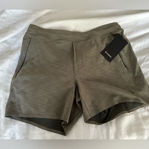 NWT Lululemon Balancer 6” Shorts - Size XL